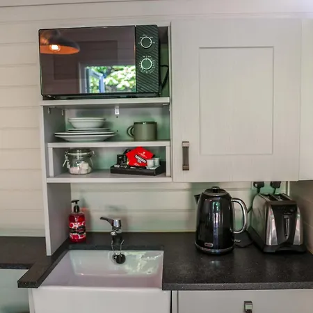 Reflections, Netherby, A Micro With Hot Tub In A Rural Setting