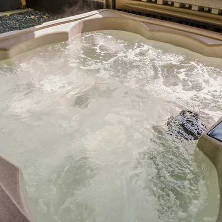 Reflections, Netherby, A Micro With Hot Tub In A Rural Setting Longtown (Cumbria)